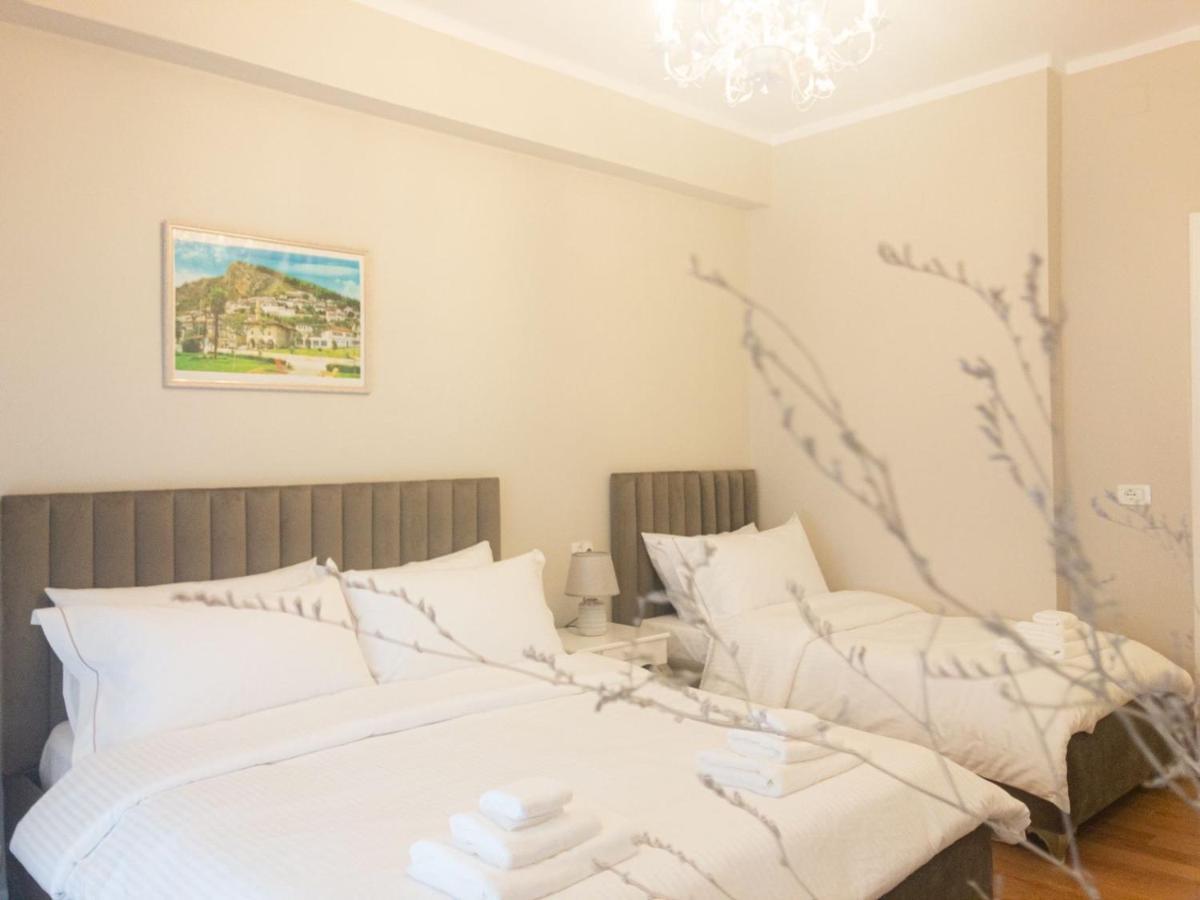 Olimpia Inn Berat Exteriör bild